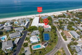 Sun Plaza by Coastal Chic Vacations - Private Beach Access with Pool and Tennis